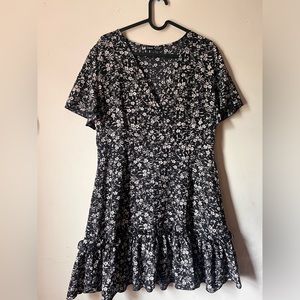 FLORAL WHITE/BLACK MINI DRESS